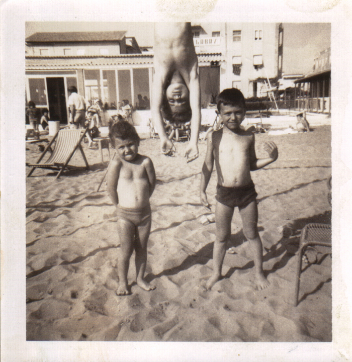 Bambini sulla spiaggia del Bagno Gabry